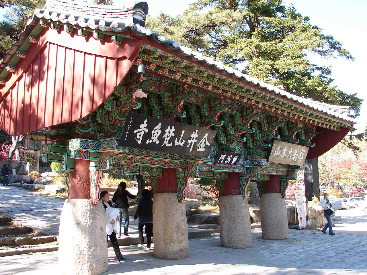 Iljumun One-Pillar Gate at Beomeosa, four pillars set in a single line