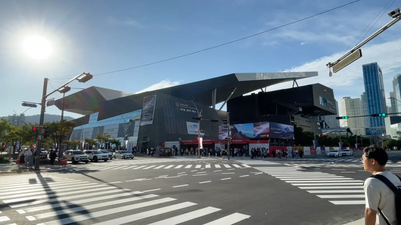 The cantilever flying roof of the Busan Cinema Center by day The cantilever flying roof of the Busan Cinema Center by day