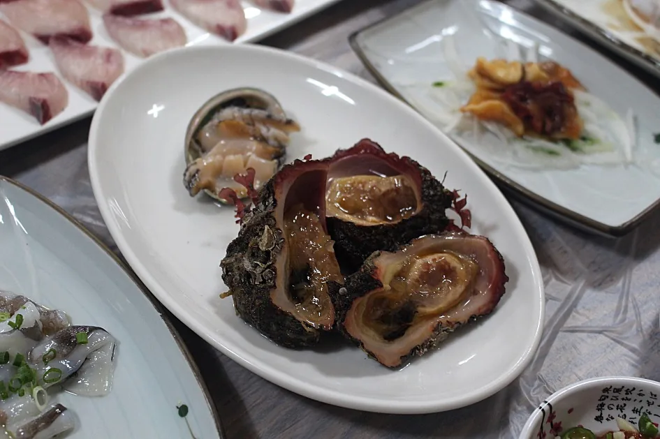 Sea squirt and abalone served raw, Korean-style