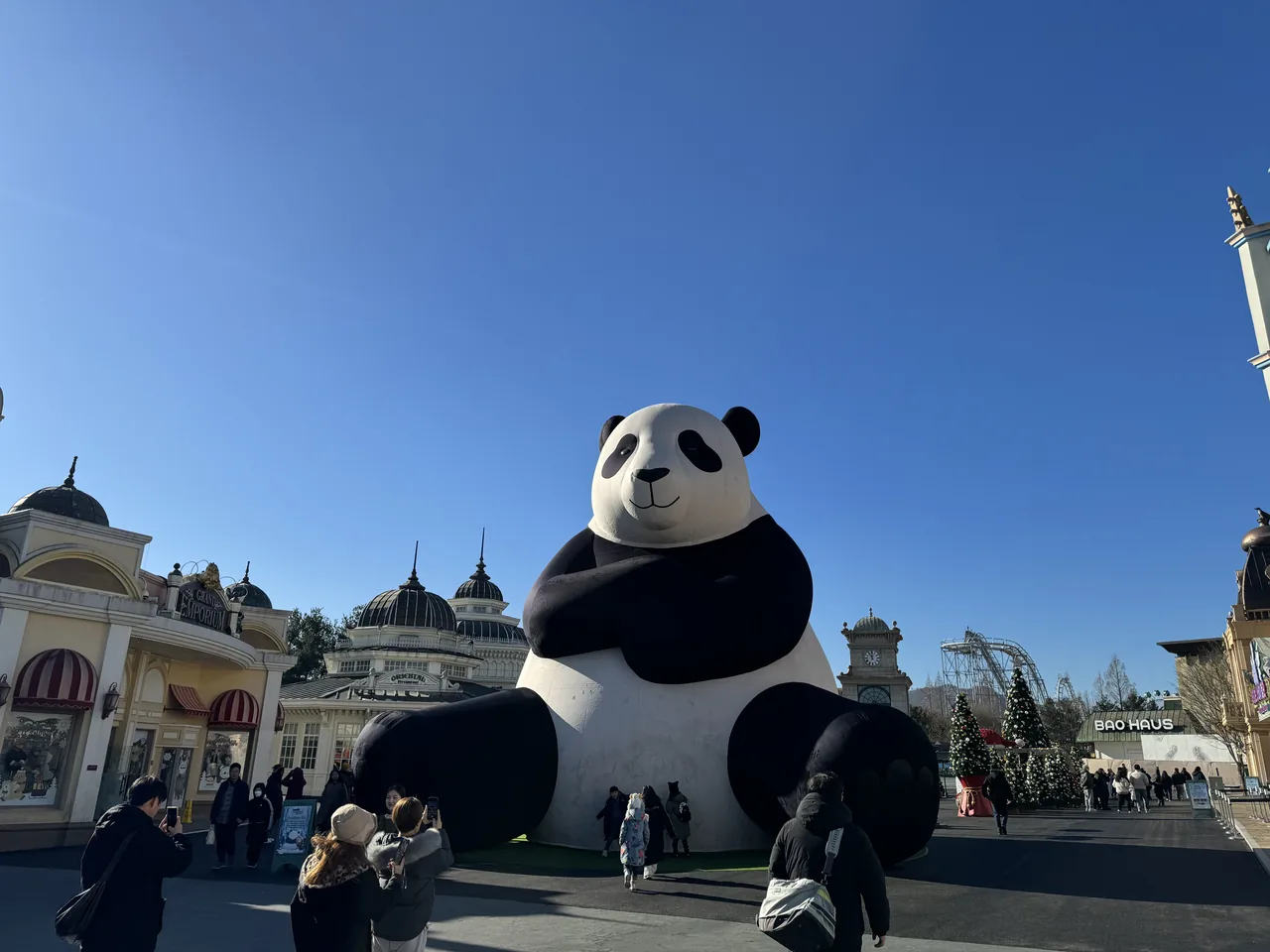 The giant panda statue in front of the Global Fair domes at Everland