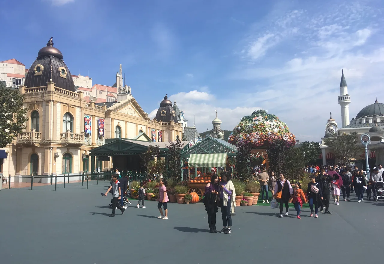 The grand Baroque Global Fair building and flower displays at Everland