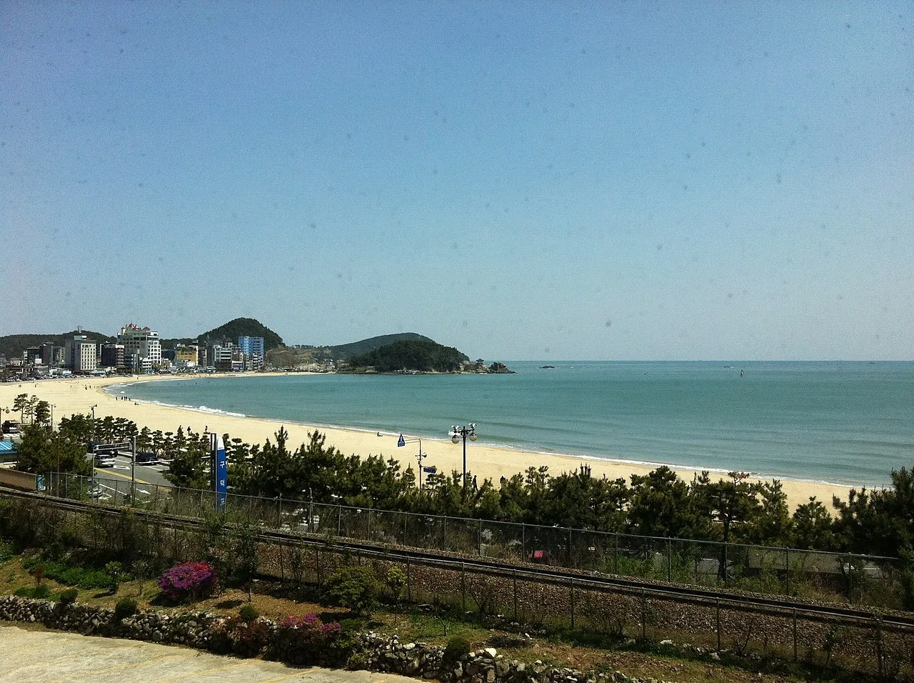 海水清澈湛藍、有海岬的釜山松亭海灘 海水清澈湛藍、有海岬的釜山松亭海灘