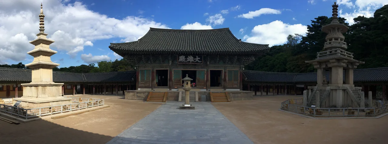 仏国寺の大雄殿と釈迦塔・多宝塔 仏国寺の大雄殿と釈迦塔・多宝塔
