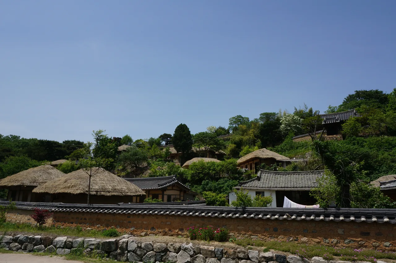 良洞民俗村に並ぶ古い韓屋 良洞民俗村に並ぶ古い韓屋