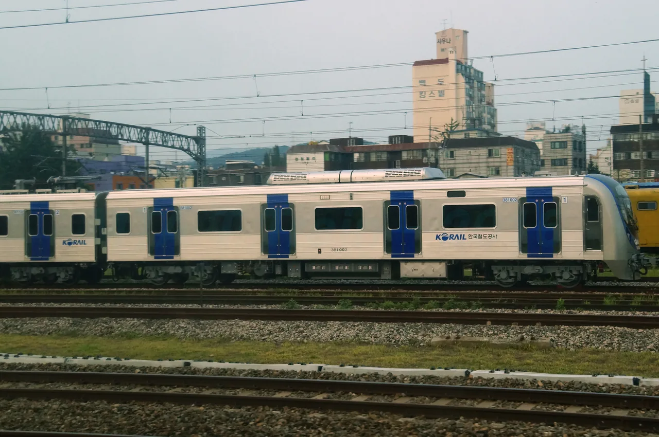 A Korail Donghae Line commuter train A Korail Donghae Line commuter train