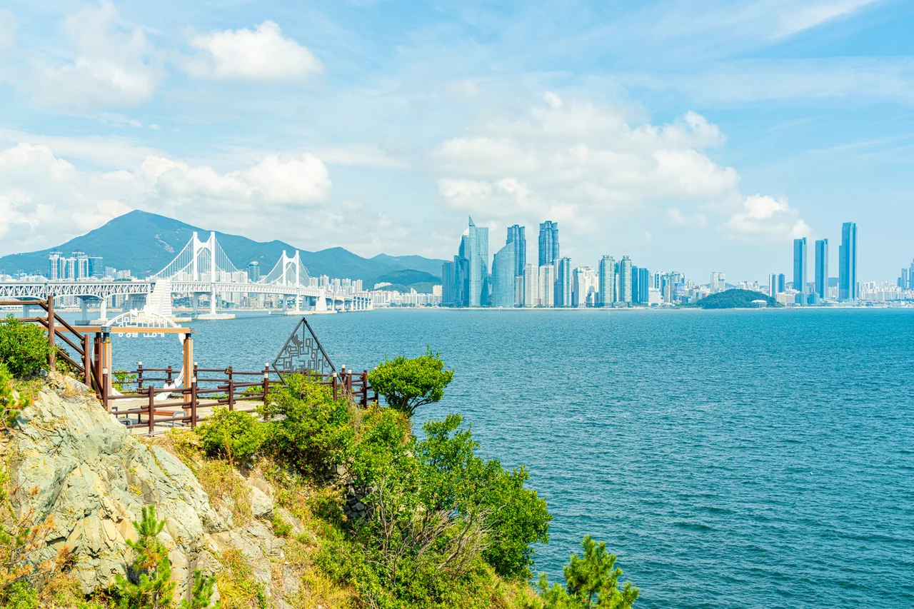 Timber viewing deck on the Igidae trail with the Gwangan Bridge beyond