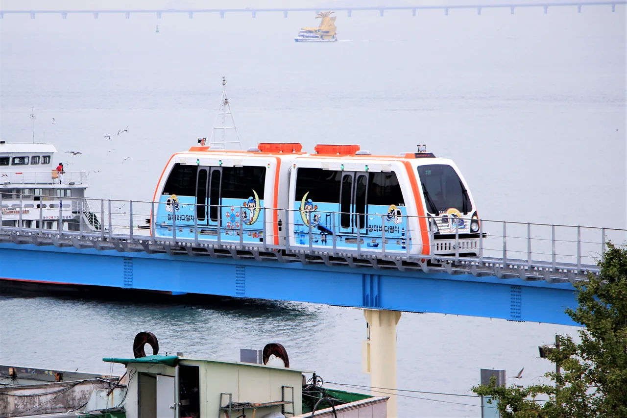 The Wolmi Sea Train on its elevated loop around Wolmido