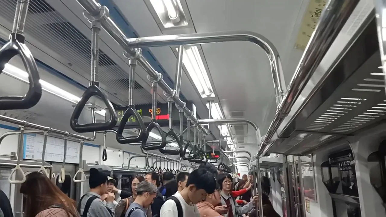 Inside a Line 4 carriage on the Seoul subway
