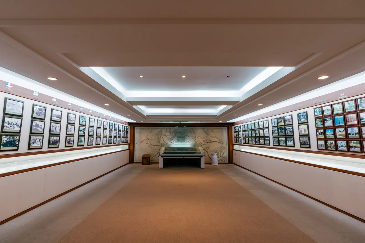 Galeria fotografica en el interior del museo del cementerio