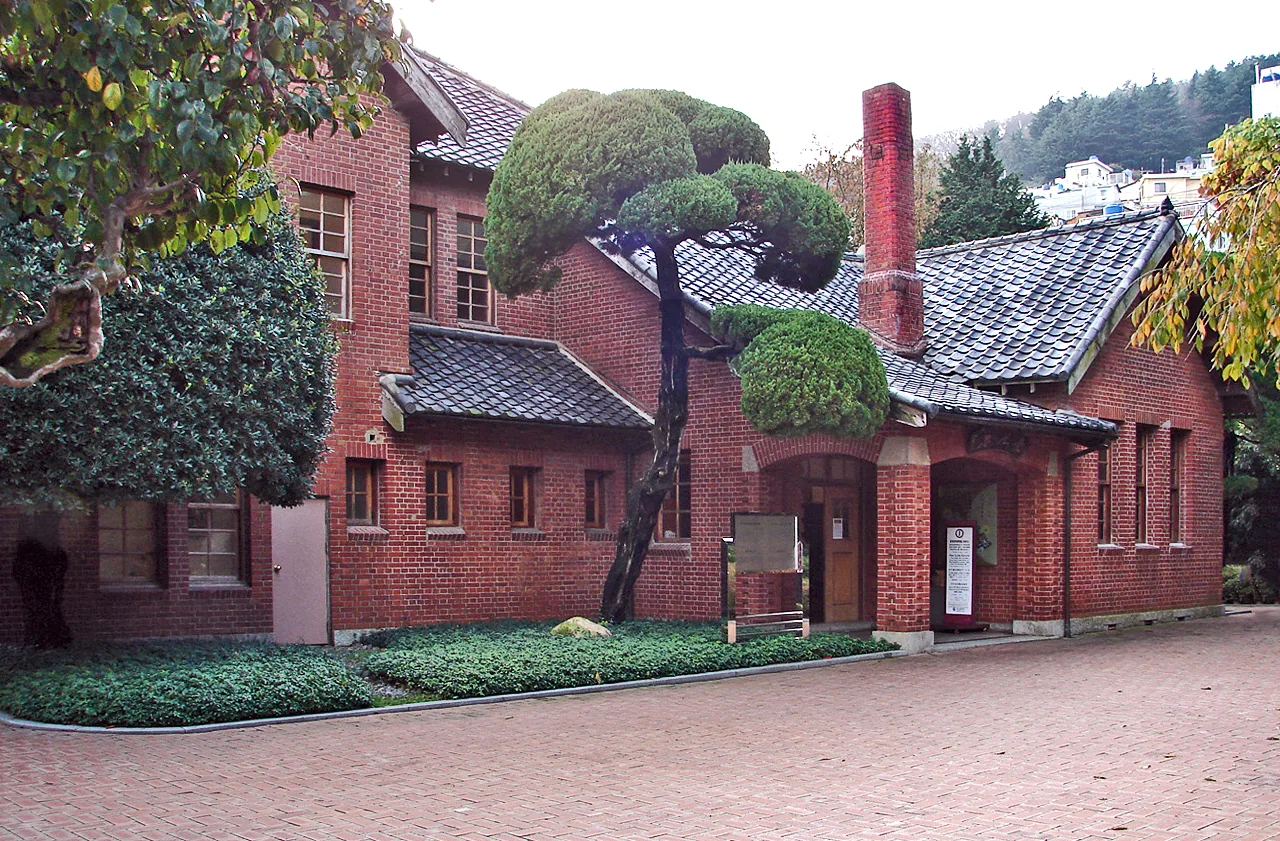 La residencia de ladrillo rojo del Memorial de la Capital Provisional