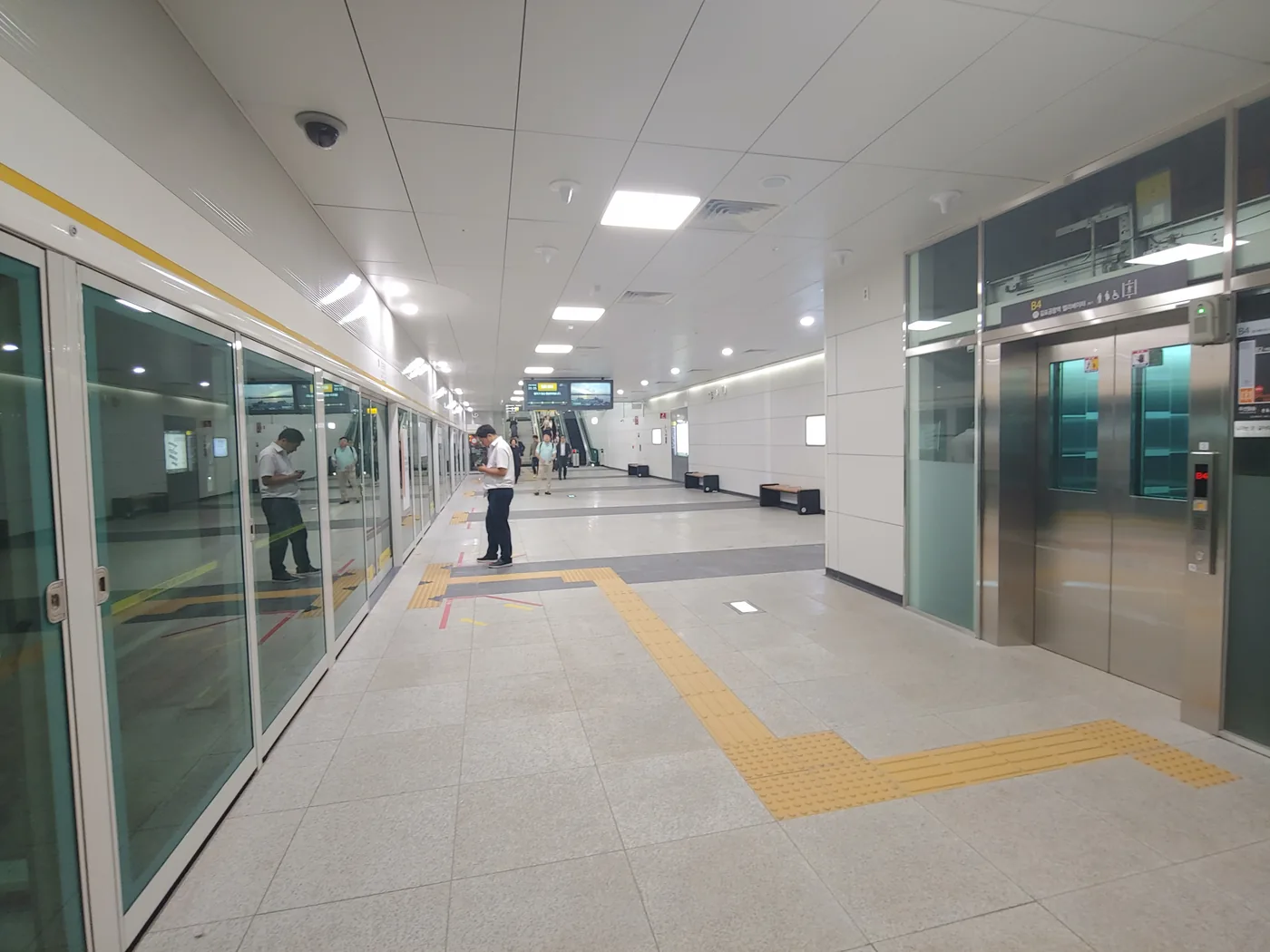 Gimpo Goldline platform at Gimpo Airport Station
