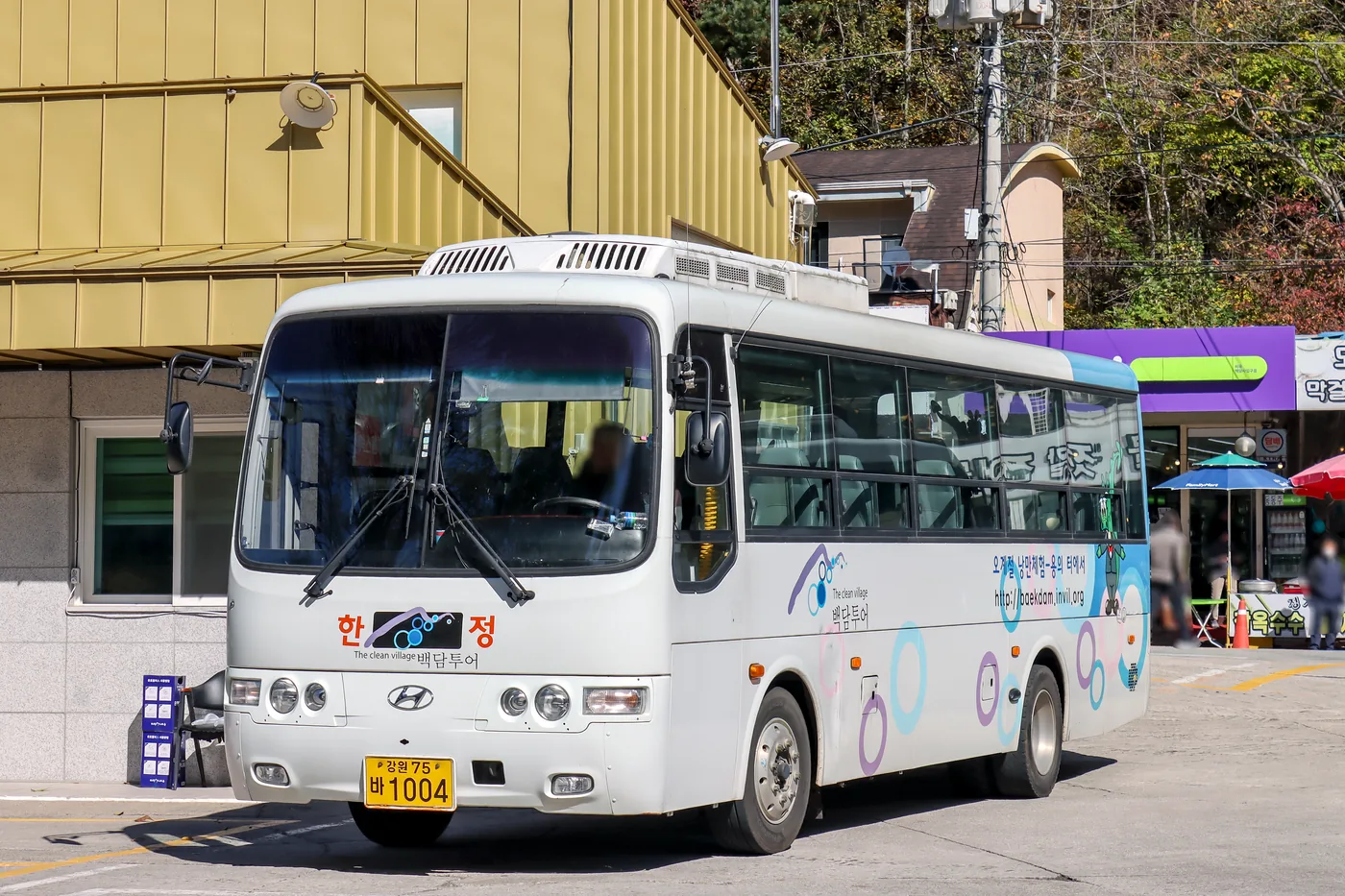 百潭寺へ向かう村のバス