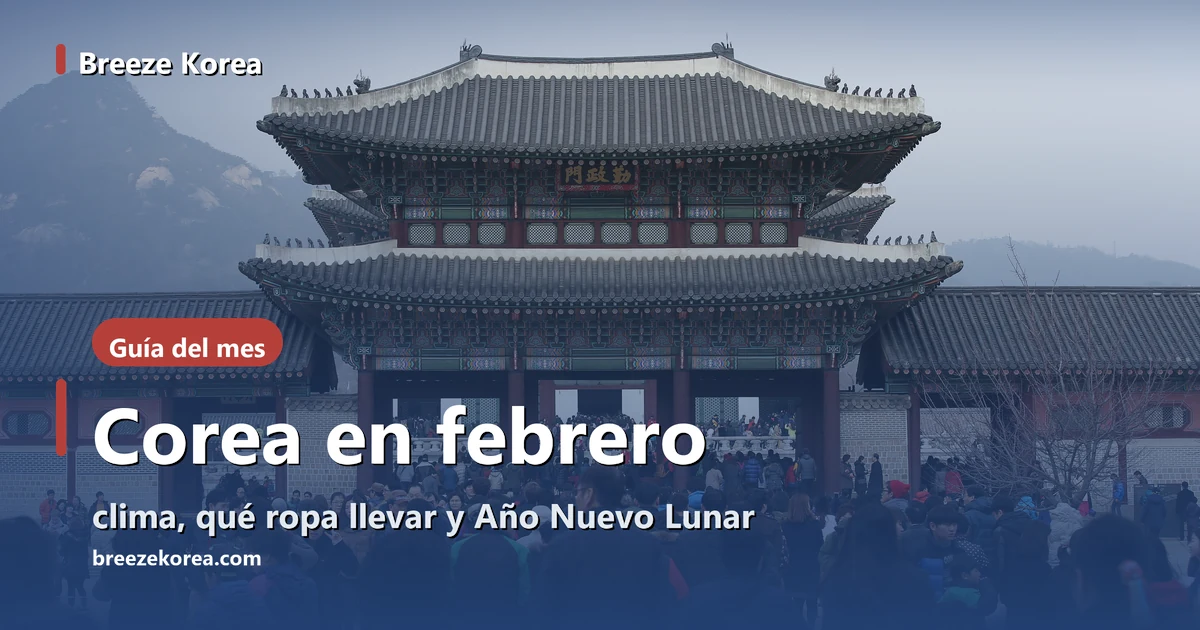 Gente reunida frente a la puerta Heungnyemun del palacio Gyeongbokgung
